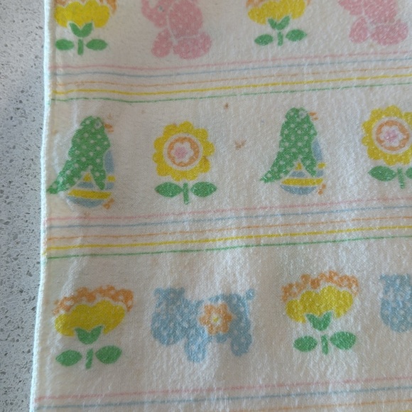 Set of two vintage Riegel duck baby flannel receiving blankets - Picture 3 of 7